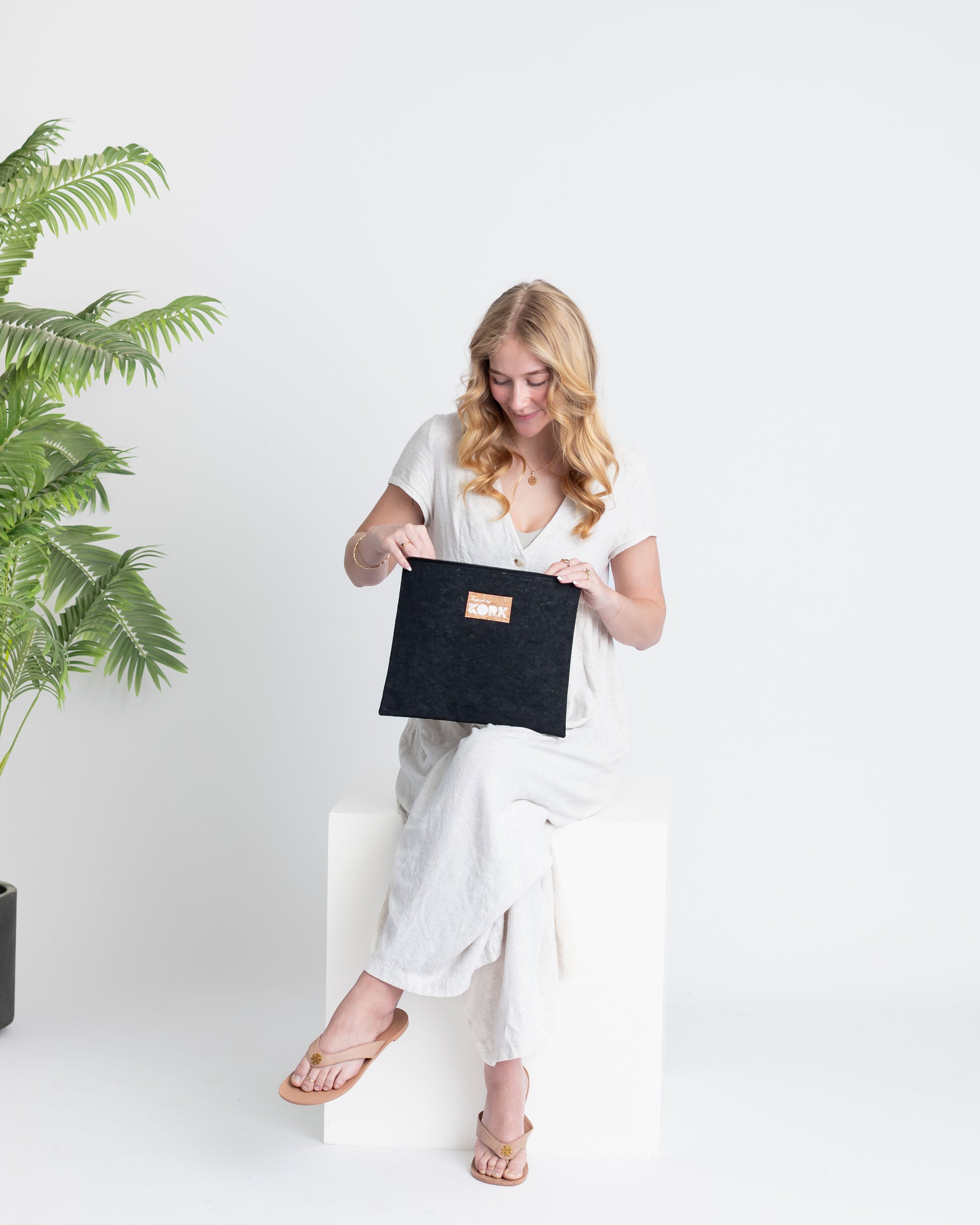Neptune Pouch/Sleeve - Black